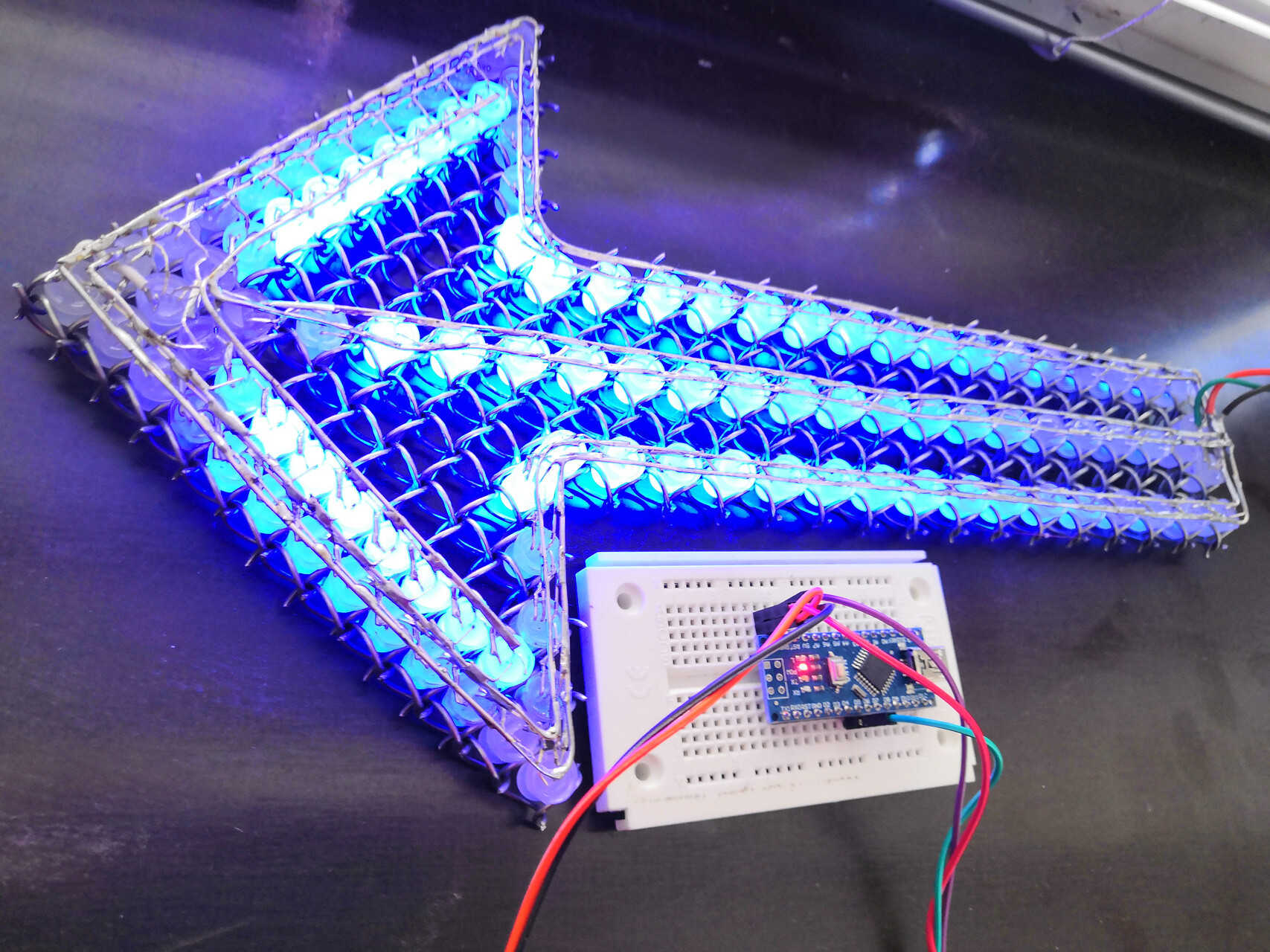 2019 - LED Mesh arrow (Kieselstein Strucwire)