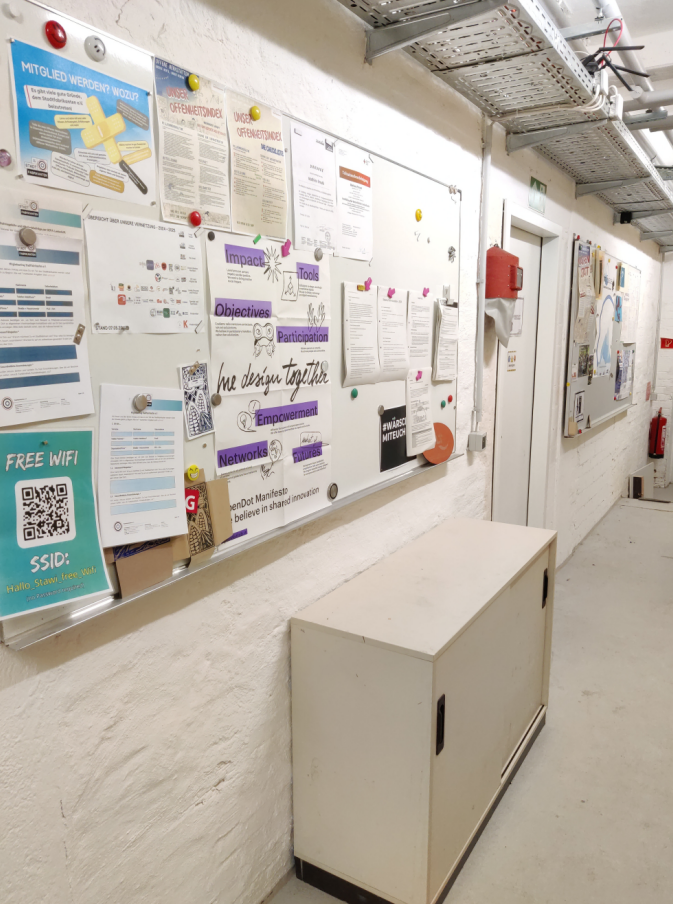 Unsere zugepflasterten Infotafeln