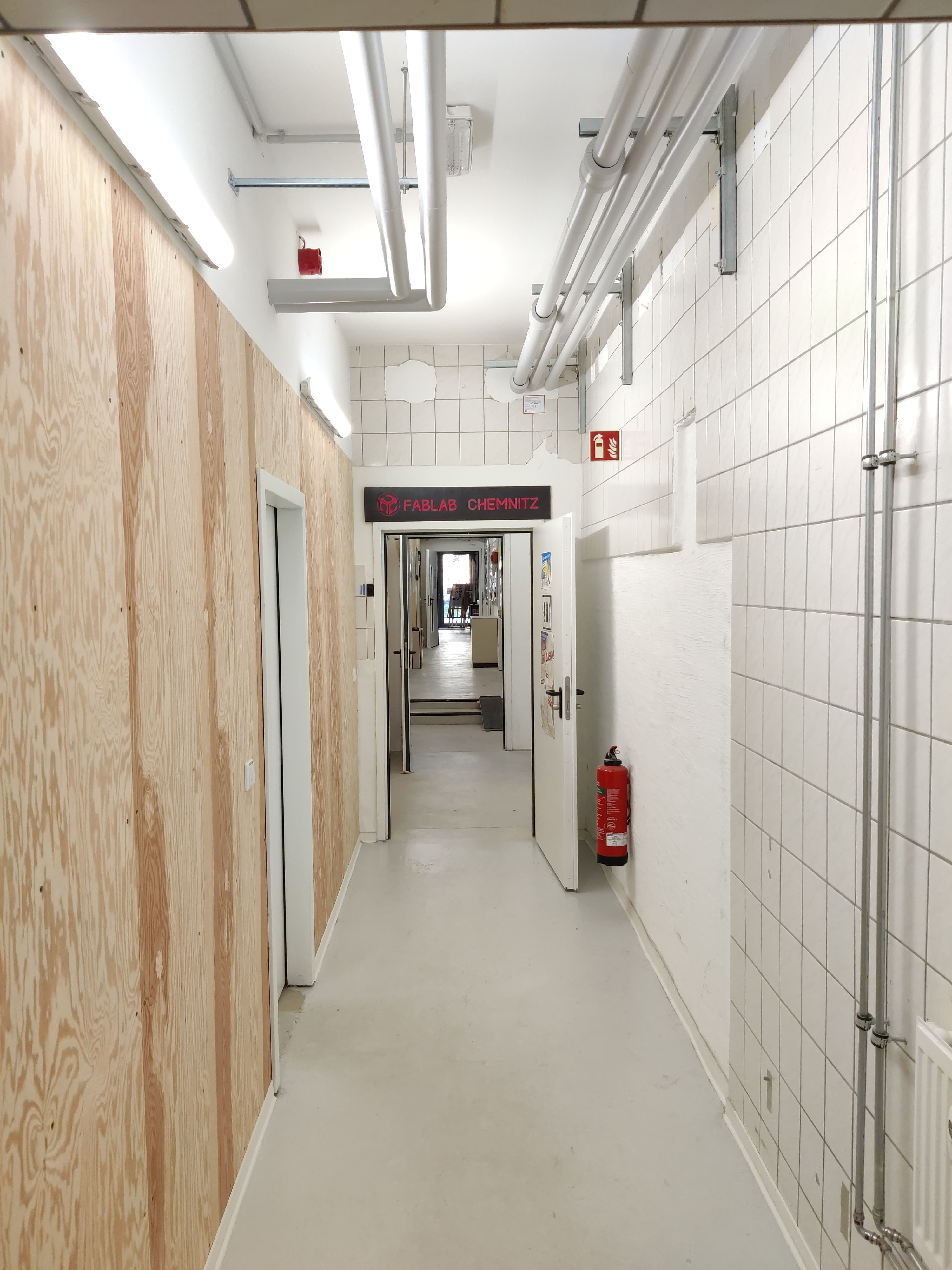 Blick vom Flur ins FabLab